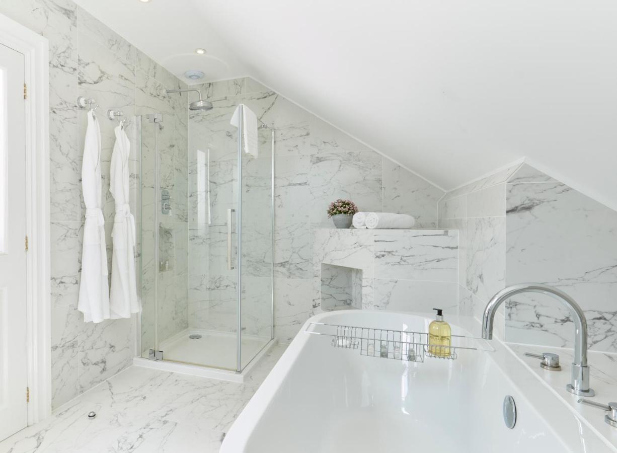 Bathen House Boutique Hotel Esterno foto A modern bathroom
